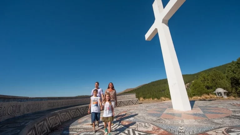Familia en un viaje durante Semana Santa
