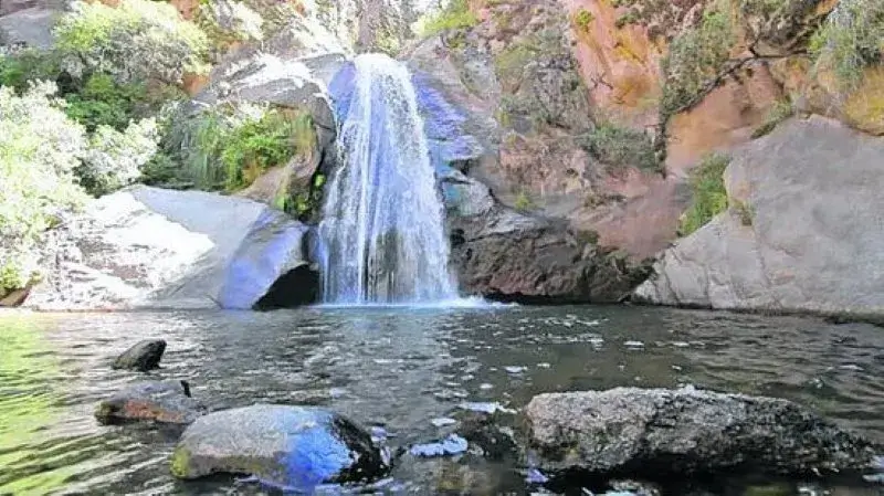 Cascada del río Colorado en Cafayate.