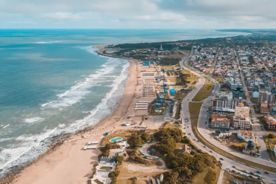 Vista aérea de una playa de la Costa Atlántica