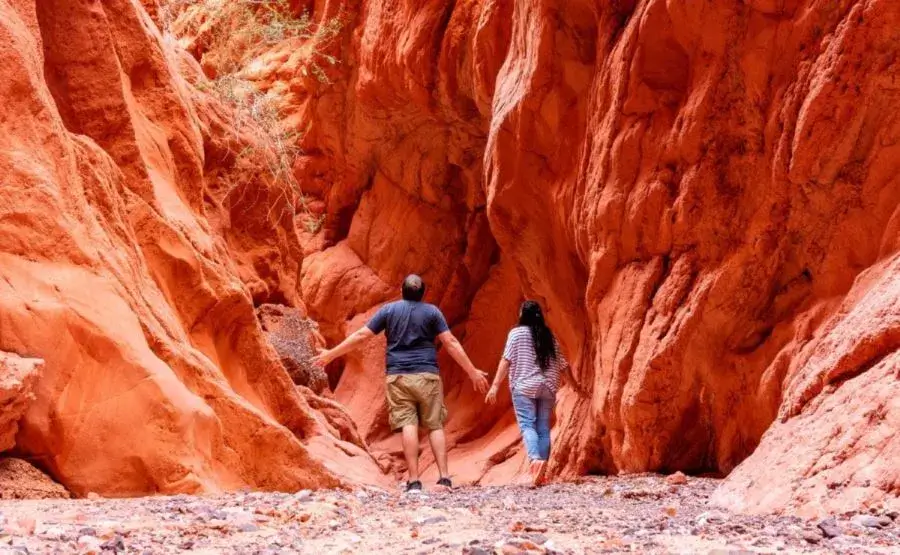 Personas entrando a la Quebrada de las Señoritas